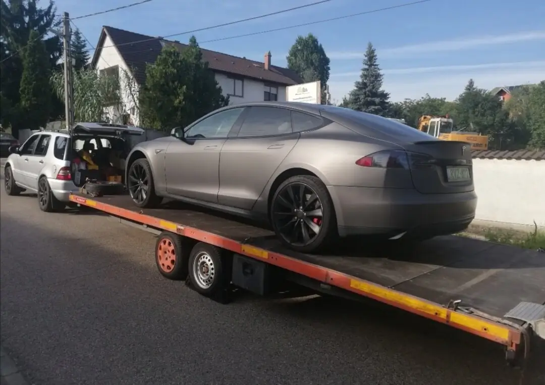 Car towing in Budapest at a favorable price, day and night