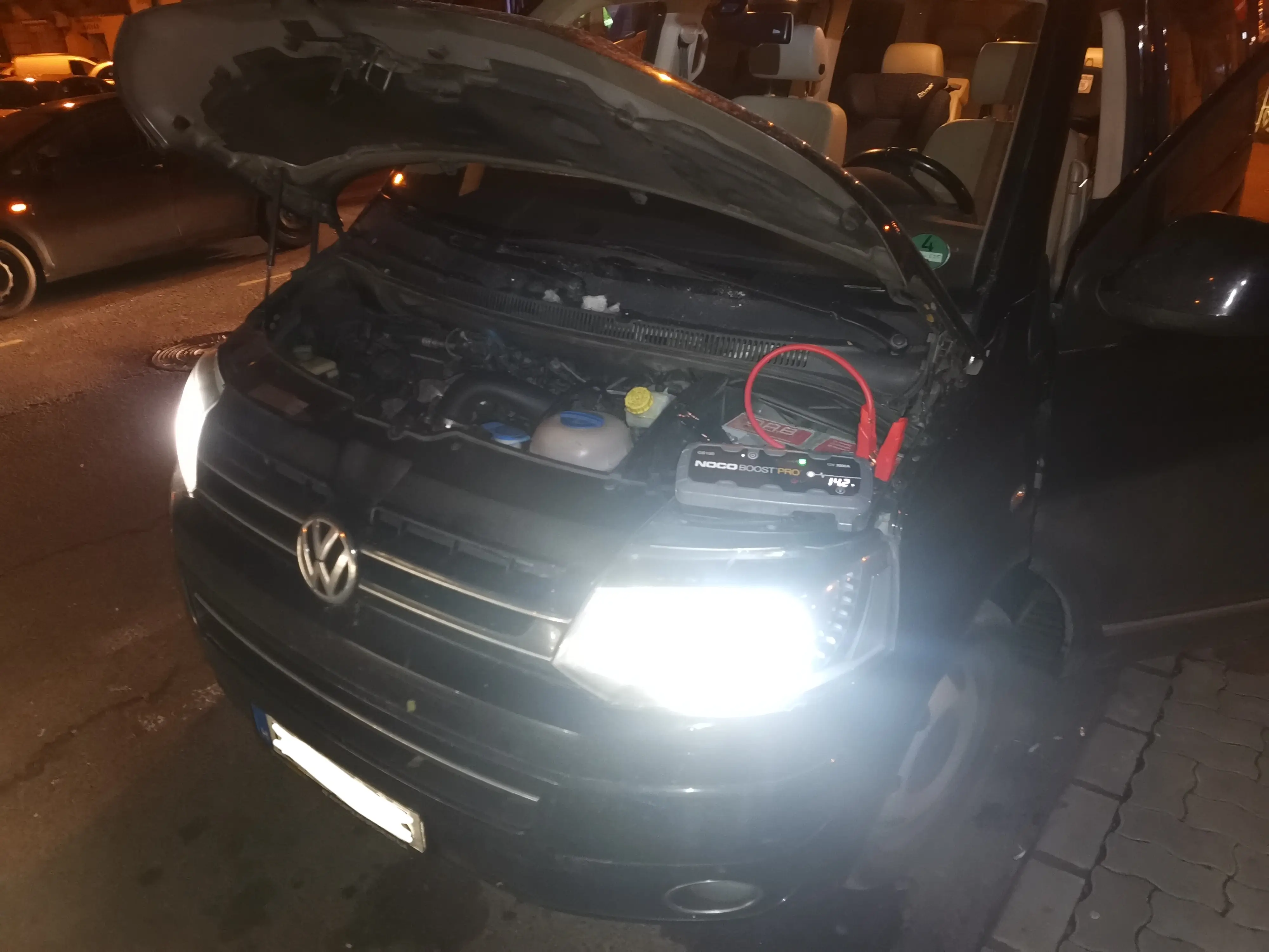 Car towing in Budapest at a favorable price, day and night