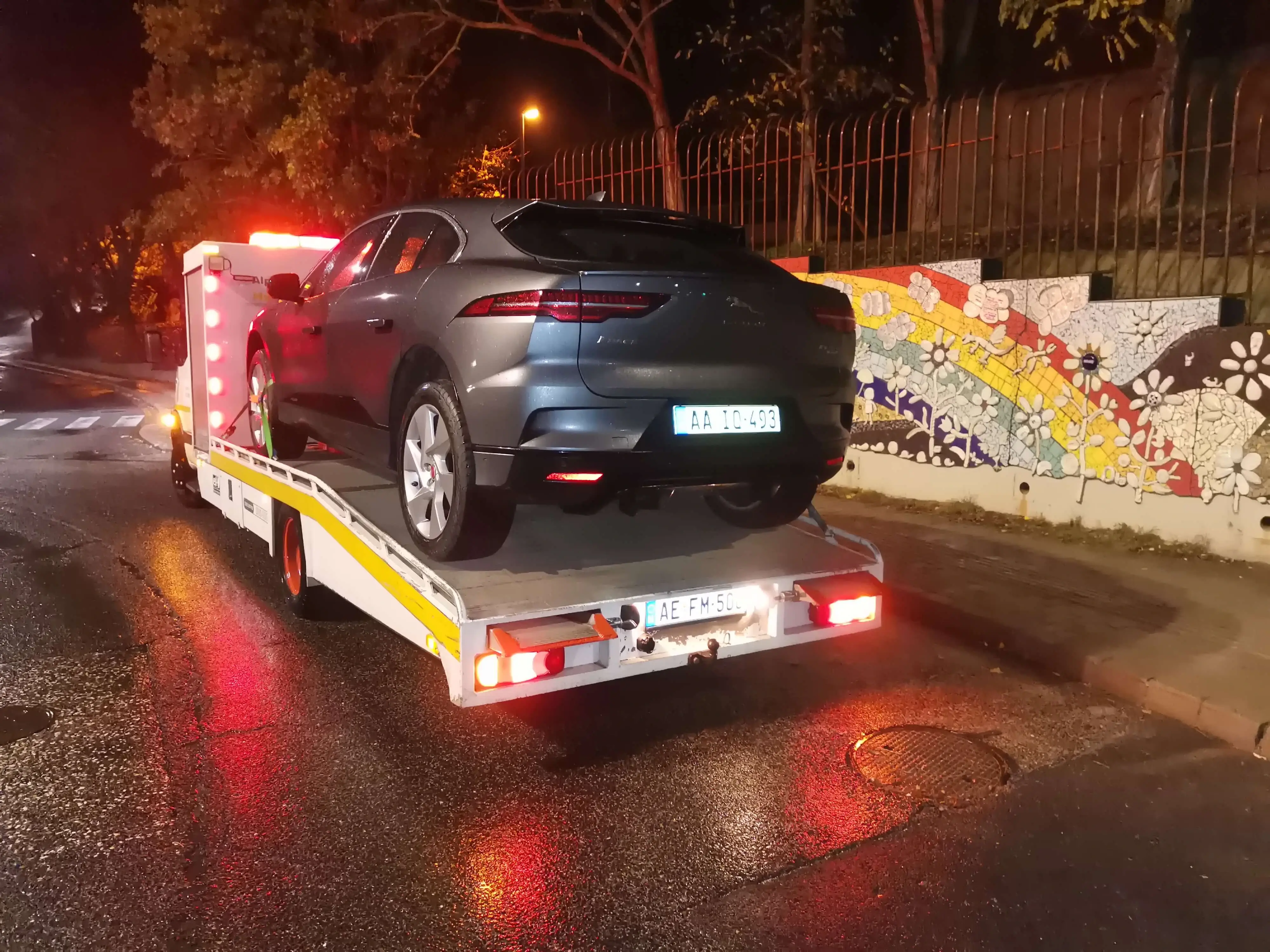Car towing in Budapest at a favorable price, day and night